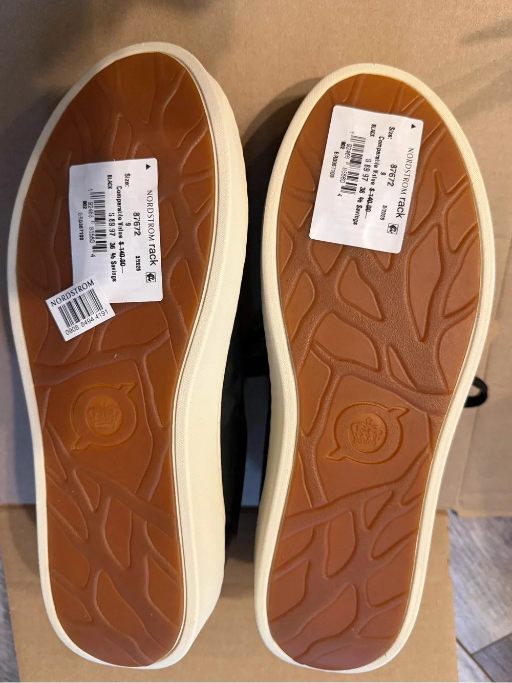 NWT- Women’s Born Moxie Zip Sneaker / 9
